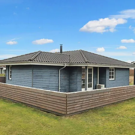 Three-bedroom In 31 Brovst