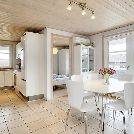Three-bedroom In 31 Brovst