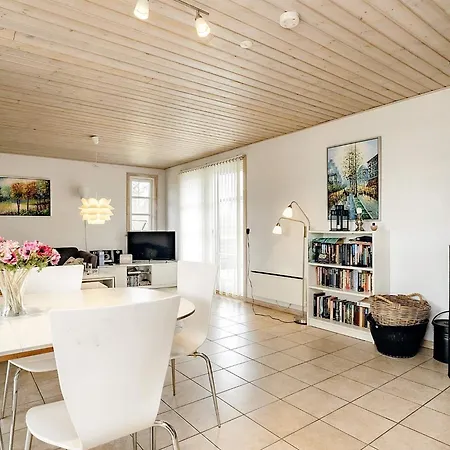 Three-bedroom In 31 Casa vacanze *