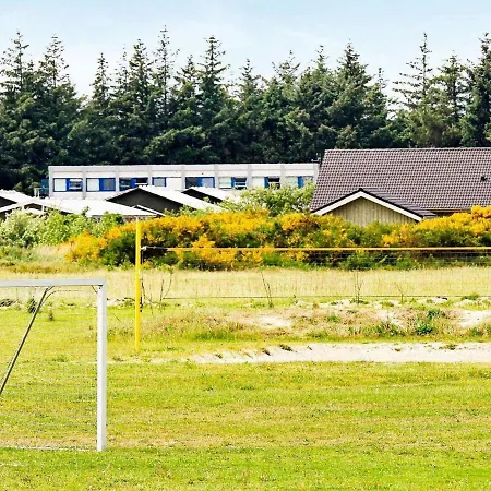 Holiday home Three-bedroom In 31