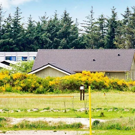 Holiday home Three-bedroom In 31